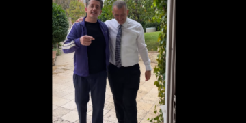 Aktori Osman Azemi publikon video duke ecur pas 159 ditëve