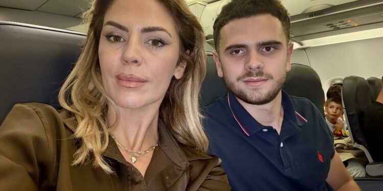 Deputetja Deliu niset drejt Hagës me të birin: Me zemrën për UÇK-në