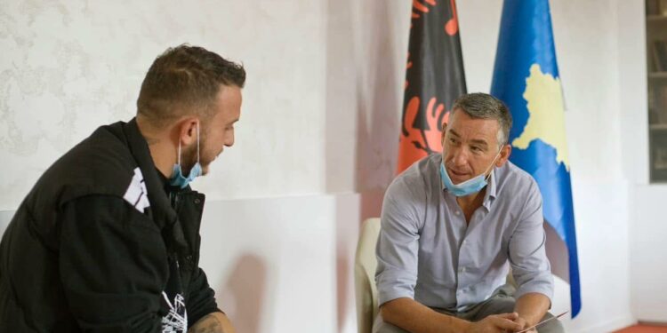 Mozzik tregon histori emocionuese me Kadri Veselin: Më tha ”More Gramoz, unë kom mujt mos me kanë gjallë hiq”