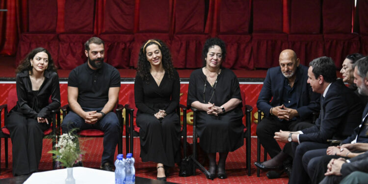 Kurti shkon për ngushëllime familjen e Enver Petrovcit