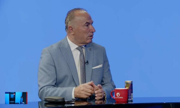 Shahini: Bizneset të zhgënjyera me pushtetin, kapitalin po e bartin jashtë Kosovës