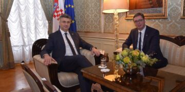 Kryeministri kroat: Serbia është në prag të luftës civile