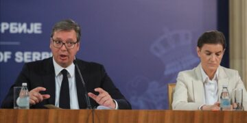 Largohen nga Serbia eurodeputetët që Vuçiq dhe Bërnabiq i fyen dhe kërcënuan