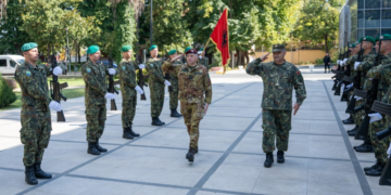 Komandanti i KFOR-it në Tiranë, flet me Ministrin e Mbrojtjes për sigurinë në Kosovë dhe dialogun