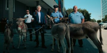 Koci: I ftoj deputetët – që të paktën një pjesë të rrogës – ta dhurojnë për njerëzit në nevojë