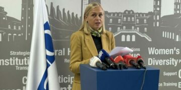 Kryediplomatja finlandeze pyetet pse nuk i takoi Kurtin e Gërvallën, në përgjigje përmend bllokadën politike në institucione