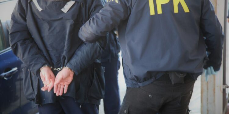 IPK arrestoi katër zyrtarë policorë në Mitrovicë nën dyshimin për “manipulim me prova”