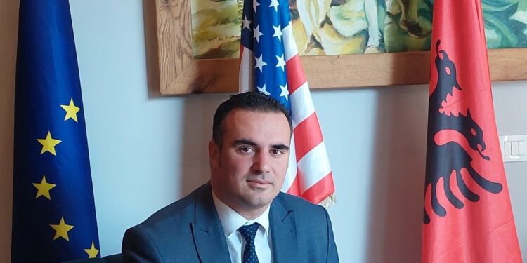 Shkruan Lorik Lipoveci: Suspendimi i 4 policëve për përqeshjen e Dimal Bashës, shkelja nuk hyn në korpusin e shkeljeve të rënda