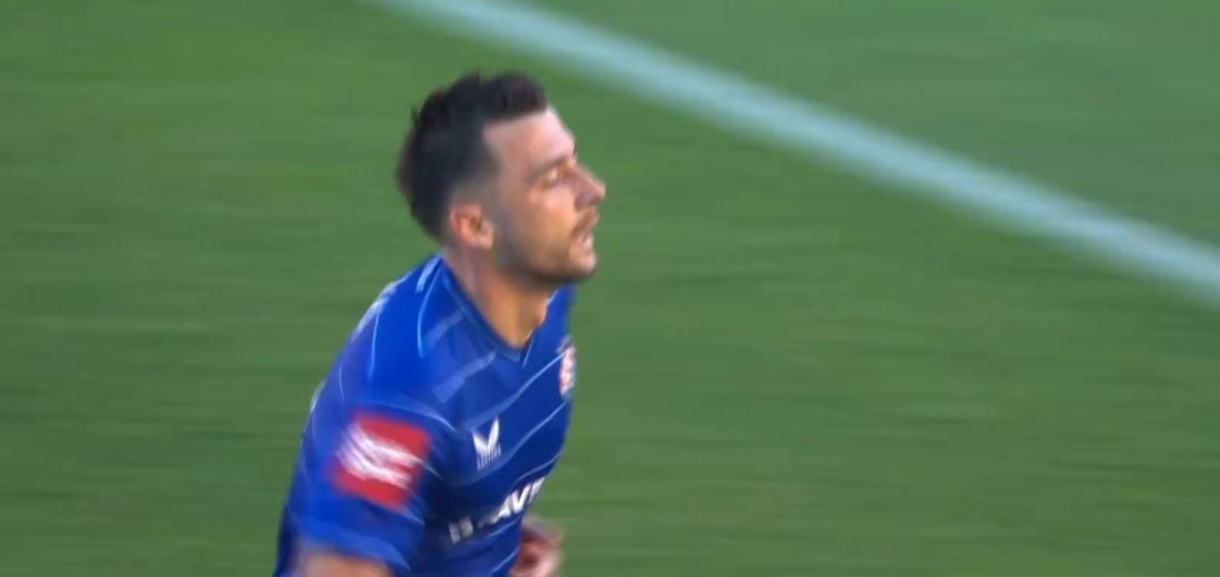 Arbër Hoxha realizon gol në derbin e madh kroat, merr topin nga mesi i fushës