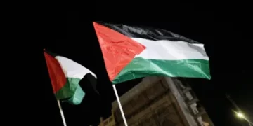 Franca njeh zyrtarisht shtetin palestinez