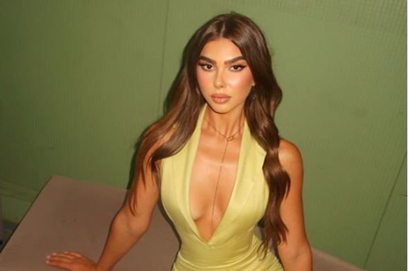 Miss Universe Albania “trazon” rrjetin, pozon gjysmë e zhveshur