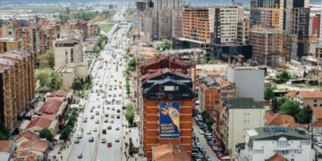 AKB: 9 miliardë euro të diasporës janë futur në banesa, kapital i vdekur për ekonominë e Kosovës