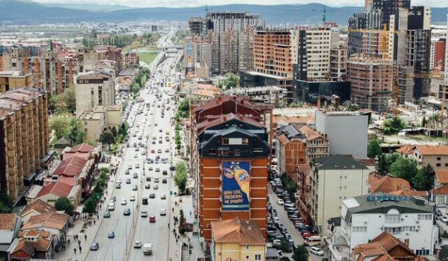 AKB: 9 miliardë euro të diasporës janë futur në banesa, kapital i vdekur për ekonominë e Kosovës