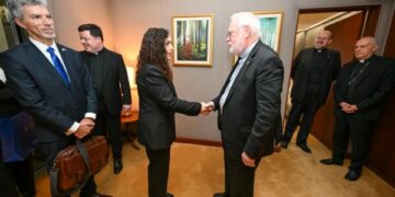 Osmani takohet me Kryeipeshkvin Paul Gallagher, shpreson që Vatikani ta njohë pavarësinë e Kosovës