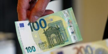Pse banorëve të Evropës po u këshillohet të mbajnë 100 euro në shtëpi?