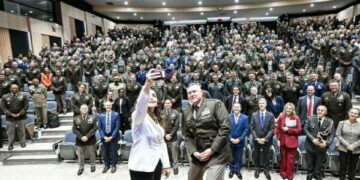 Osmani në Kolegjin e Luftës të Ushtrisë Amerikane, lajmërohet me një selfie, pa dhënë më shumë detaje