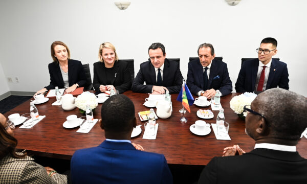Ditë me shumë angazhime – ZKM njofton për një tjetër takim të Kurtit, atë me kryeministrin nga Grenada