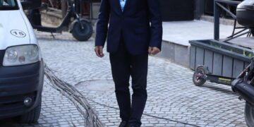 Ferit Idrizi njofton largimin e kabllove ajrore në rrugën “Pandeli Sotiri”