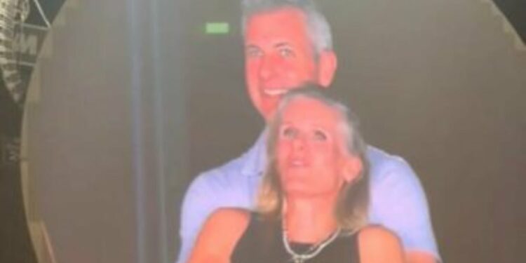 Skandali në koncertin e Coldplay, CEO i “Astronomer” ribashkohet me gruan e tij pasi e tradhëtoi në sytë e gjithë botës