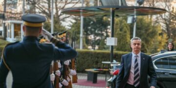 Ambasadori britanik e ka përfunduar “analizën”, Kuvendi s’është konstituuar, mesazhin e çoi pasi takoi Presidenten