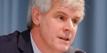 Reiffenstuel: Kosova të përmbahet nga shënjestrimi i institucioneve shëndetësore të drejtuara nga Serbia, ndikon negativisht në raport me BE-në