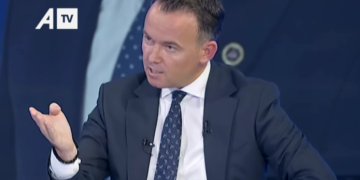 “S’del më në televizion”- Kërcënimet e “thata” të Faton Pecit ndaj Arian Tahirit, ia përmendi disa screenshota