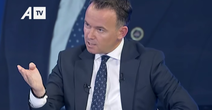 “S’del më në televizion”- Kërcënimet e “thata” të Faton Pecit ndaj Arian Tahirit, ia përmendi disa screenshota