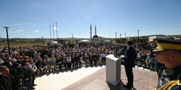 “I nderuar ish-ministër”, Kurti e përshëndet Liburn Aliun në një fjalim në Podujevë – s’e anashkalon as Haradinajn