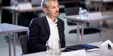 Agon Maliqi: Kosova në krizë – ka marrëdhënie të ngrira me BE, SHBA dhe Tiranën