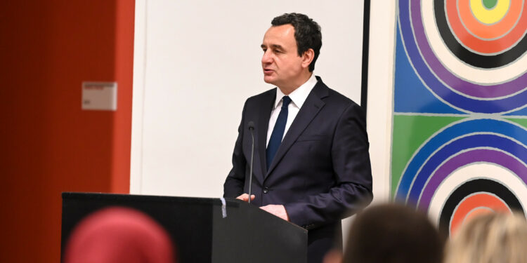 Kurti: Gjatë mandatit tonë katërvjeçar, paga në sektorin publik u rrit me 46%