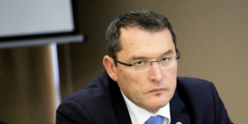 Gecaj për Kurtin: Çka pritet prej njeriut që ilegalisht hyn në sallën e takimeve të Qeverisë