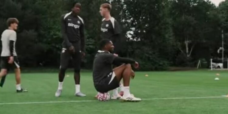 Lajm i mirë për tifozët e Chelseat, Cole Palmer rikthehet në stërvitje