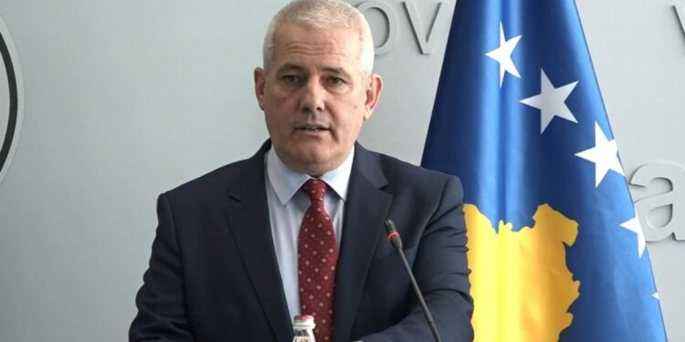 Sveçla thotë  se armatimi i gjetur në veri i përket të dyshuarit për rastin “Banjska”