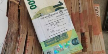 Dogana ia konfiskon afro 20 mijë euro shtetasit të Serbisë