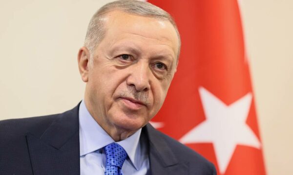 Erdogan zbulon bisedat me Zelenskyn dhe Putin