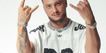 Fero nuk i hoqi tatuazhet, i ekspozon ato (foto)