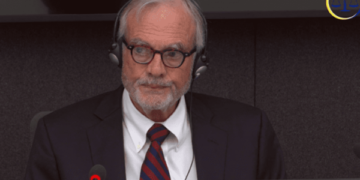 Covey: Thaçi s’ishte shef i Agim Çekut, s’e kam parë asnjëherë njërin që t’i jepte urdhër tjetrit