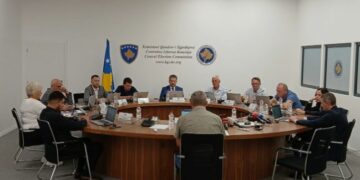 Mbledhja e 54-të e KQZ-së: Miratohet procedura standarde e veprimit për votimin jashtë Kosovës dhe vlerësimin e pakove me fletëvotime