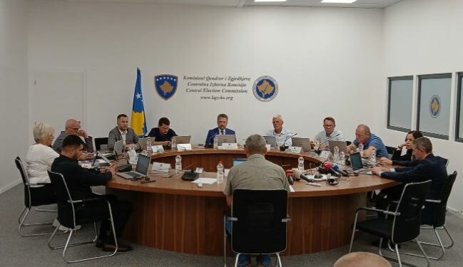 Mbledhja e 54-të e KQZ-së: Miratohet procedura standarde e veprimit për votimin jashtë Kosovës dhe vlerësimin e pakove me fletëvotime