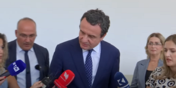 Kurtit s’i pëlqen pyetja pse vajza e tij nuk shkollohet në Kosovë, i kthehet gazetares