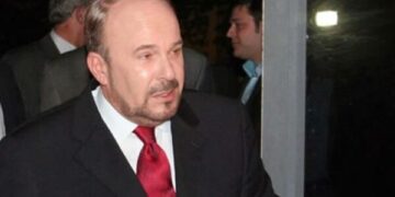 Vdes Fatos Nano, ish-Kryeministri i parë socialist i Shqipërisë postkomuniste