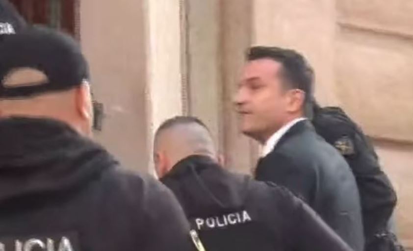 Erion Veliaj del nga qelia e burgut, niset drejt…