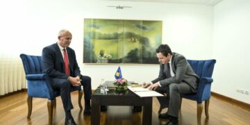 “S’është kollaj”, “biseda intensive”, mesazhe kontradiktore nga VV teksa Kurtit po i skadon afati për formimin e qeverisë