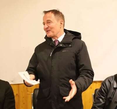Kryetari Ferit Idrizi takohet me banorët e banesave kolektive te Kalaja e Qytetit