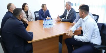 Ferit Idrizi viziton Qendrën Rinore “Hareja”: Arsimi dhe rinia do të jenë prioritet i yni edhe në mandatin e ri