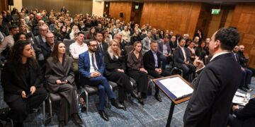 Edhe pesë ditë afat për ta formuar Qeverinë, Kurti- shqiptarëve në Londër: Nuk është kollaj