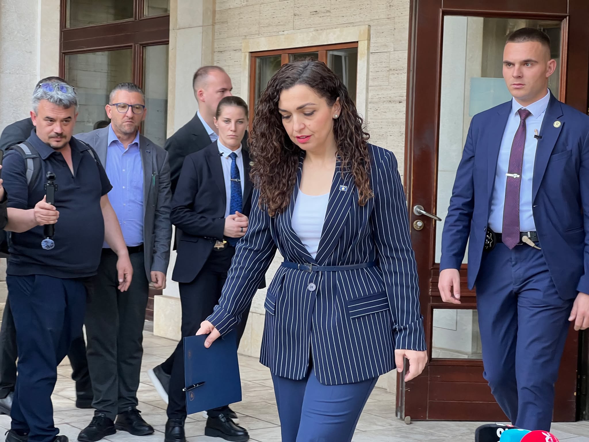 Osmani propozon zgjatje buxhetore: Qytetarët të mos përballen me një situatë ku s’kanë paga