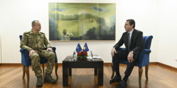 Kurti e pret në zyre Komandantin e KFOR’it, i thotë se është i gatshëm për bashkëpunim për të ruajtur paqen