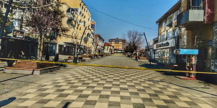 Rrahje në sheshin “Adem Jashari” në Lipjan, arrestohen tre persona