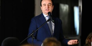 Kurti përfaqëson sot Kosovën, në Forumin e Paqes në Paris